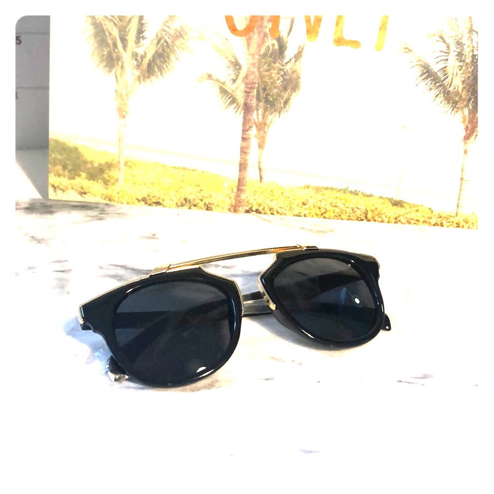 BusyDayShopping.com Black trendy sunglasses